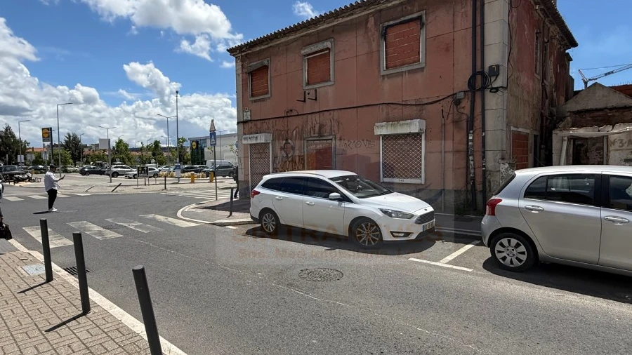 Terreno para Venda em Falagueira-Venda Nova