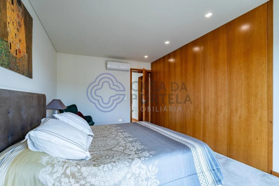 Moradia T4 para Venda em Retorta e Tougues Foto 22