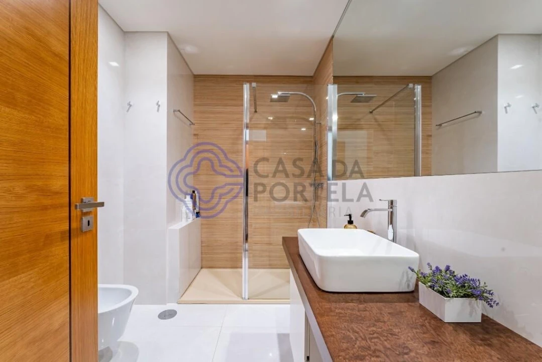 Moradia T4 para Venda em Retorta e Tougues Foto 23