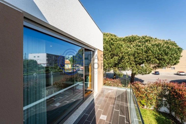 Moradia T4 para Venda em Retorta e Tougues Foto 25