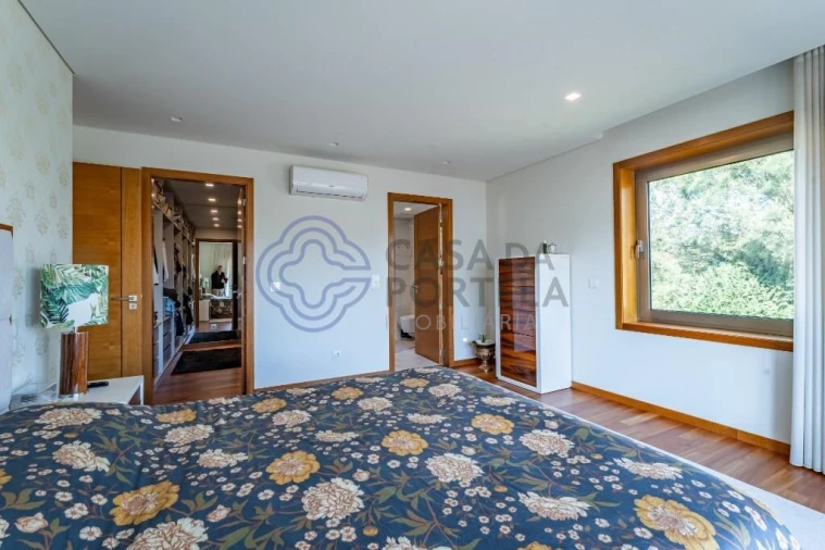 Moradia T4 para Venda em Retorta e Tougues Foto 26