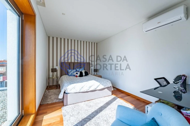 Moradia T4 para Venda em Retorta e Tougues Foto 17