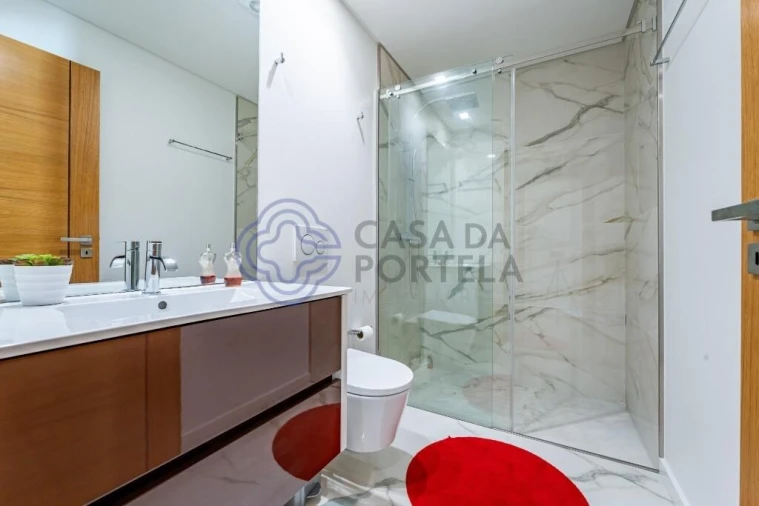 Moradia T4 para Venda em Retorta e Tougues Foto 12