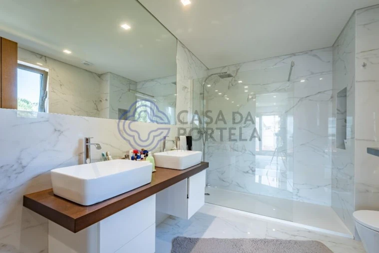 Moradia T4 para Venda em Retorta e Tougues Foto 28