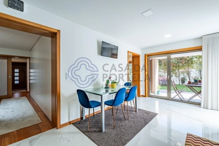 Moradia T4 para Venda em Retorta e Tougues Foto 11