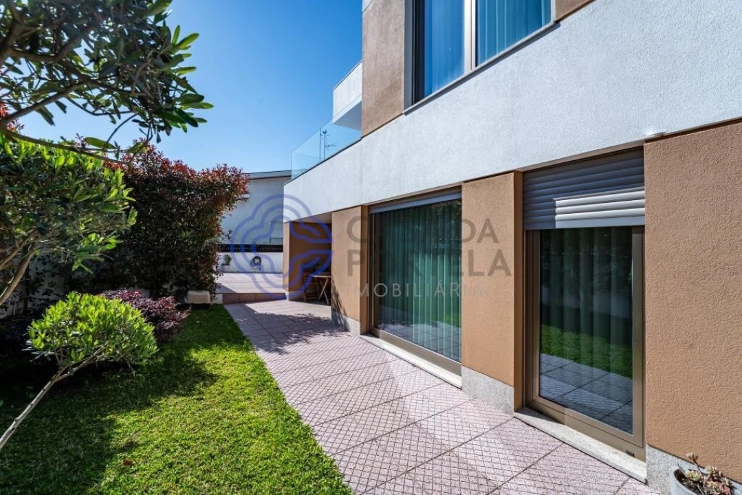 Moradia T4 para Venda em Retorta e Tougues Foto 29