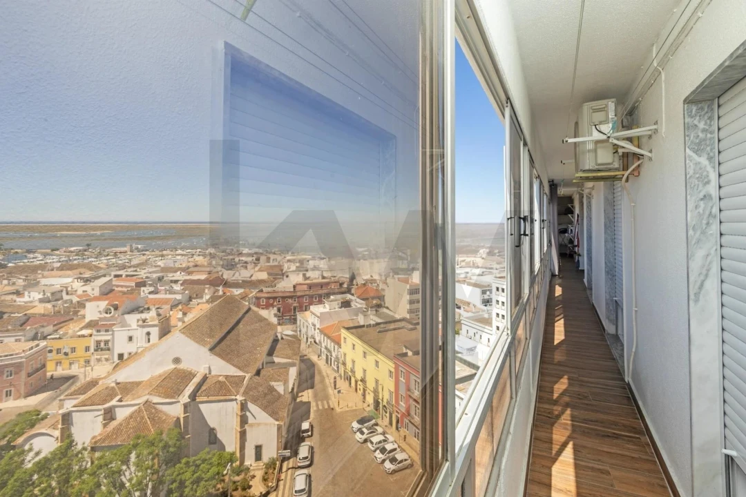 Apartamento T5 para Venda em Faro (Sé e São Pedro) Foto 1