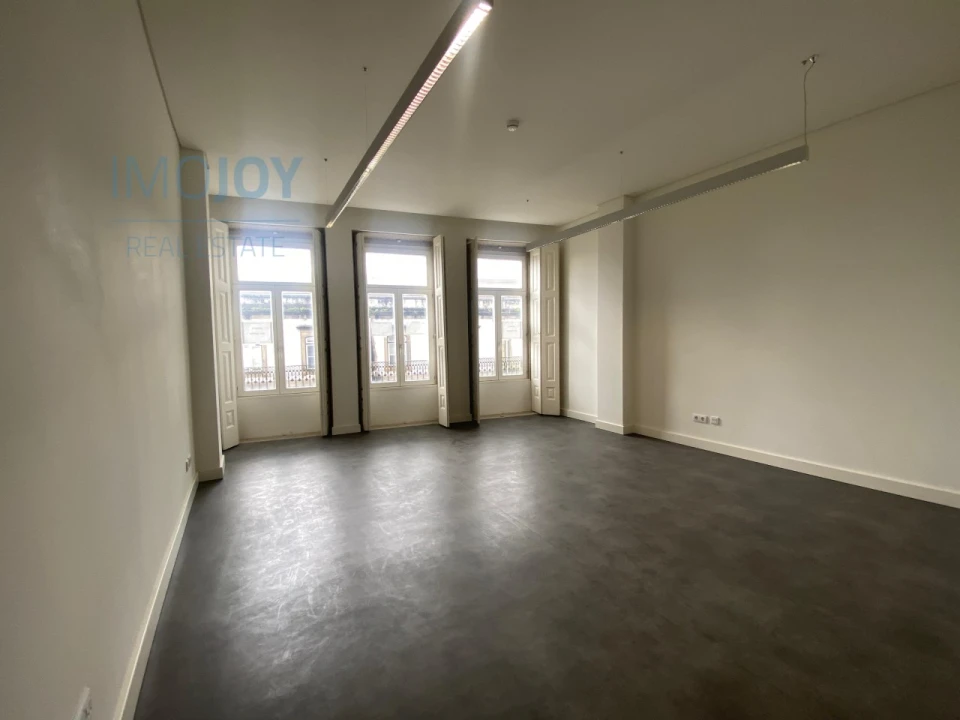 Prédio para Arrendamento em Cedofeita, Santo Ildefonso, Sé, Miragaia, São Nicolau e Vitória Foto 26