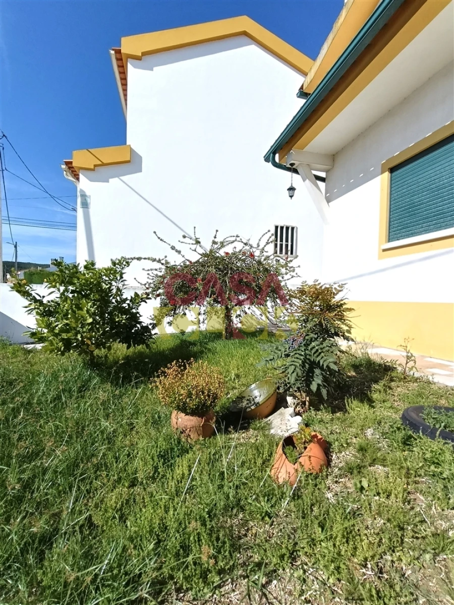 Moradia T4 para Venda em Montalvo Foto 2