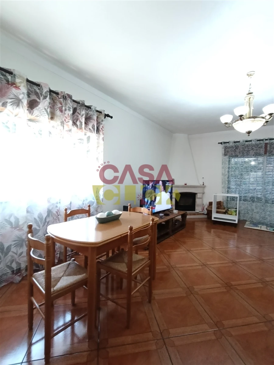 Moradia T4 para Venda em Montalvo Foto 5