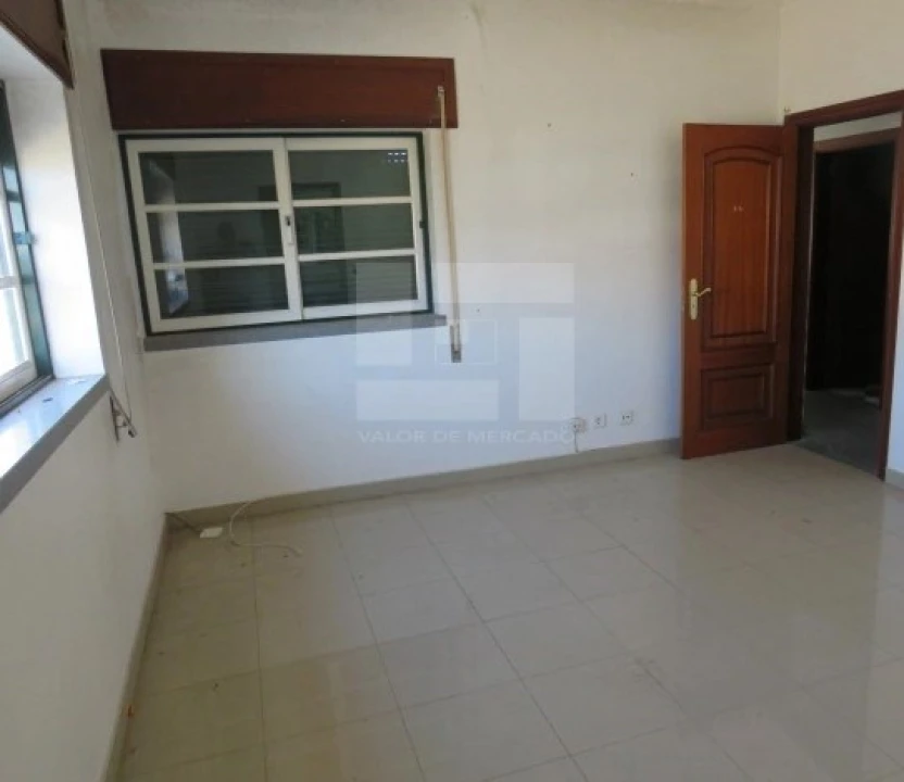 Moradia T4 para Venda em Assunção, Ajuda, Salvador e Santo Ildefonso Foto 3