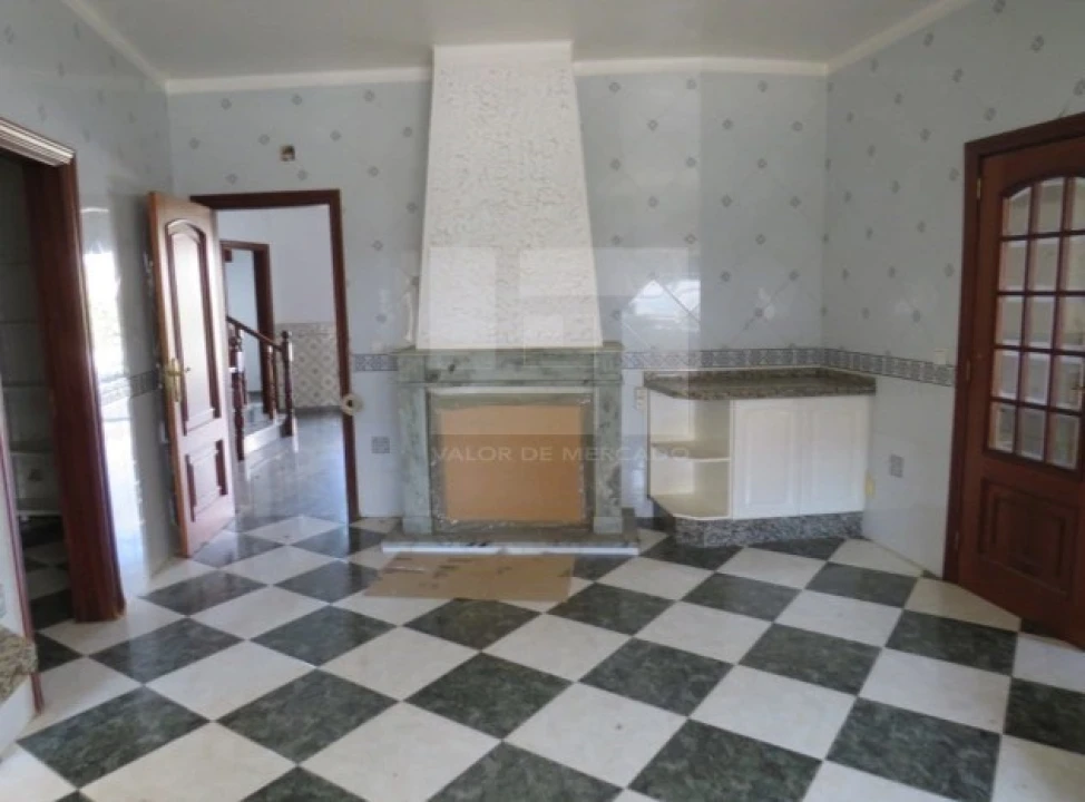 Moradia T4 para Venda em Assunção, Ajuda, Salvador e Santo Ildefonso Foto 9