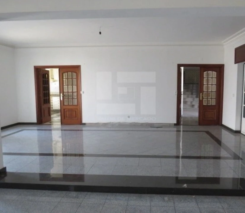 Moradia T4 para Venda em Assunção, Ajuda, Salvador e Santo Ildefonso Foto 10