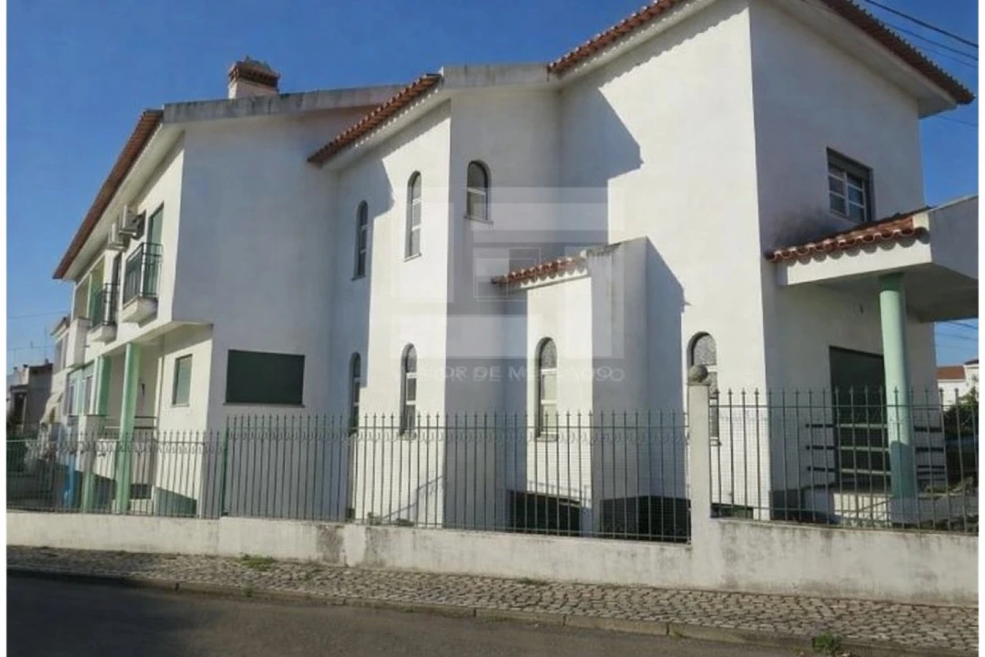 Moradia T4 para Venda em Assunção, Ajuda, Salvador e Santo Ildefonso Foto 1