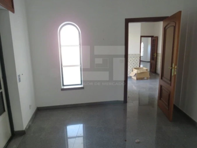 Moradia T4 para Venda em Assunção, Ajuda, Salvador e Santo Ildefonso Foto 4