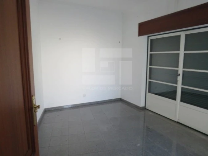 Moradia T4 para Venda em Assunção, Ajuda, Salvador e Santo Ildefonso Foto 5