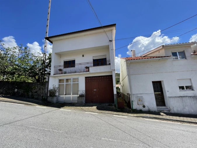 Moradia T4 para Venda em Gouveia (São Pedro e São Julião) Foto 1