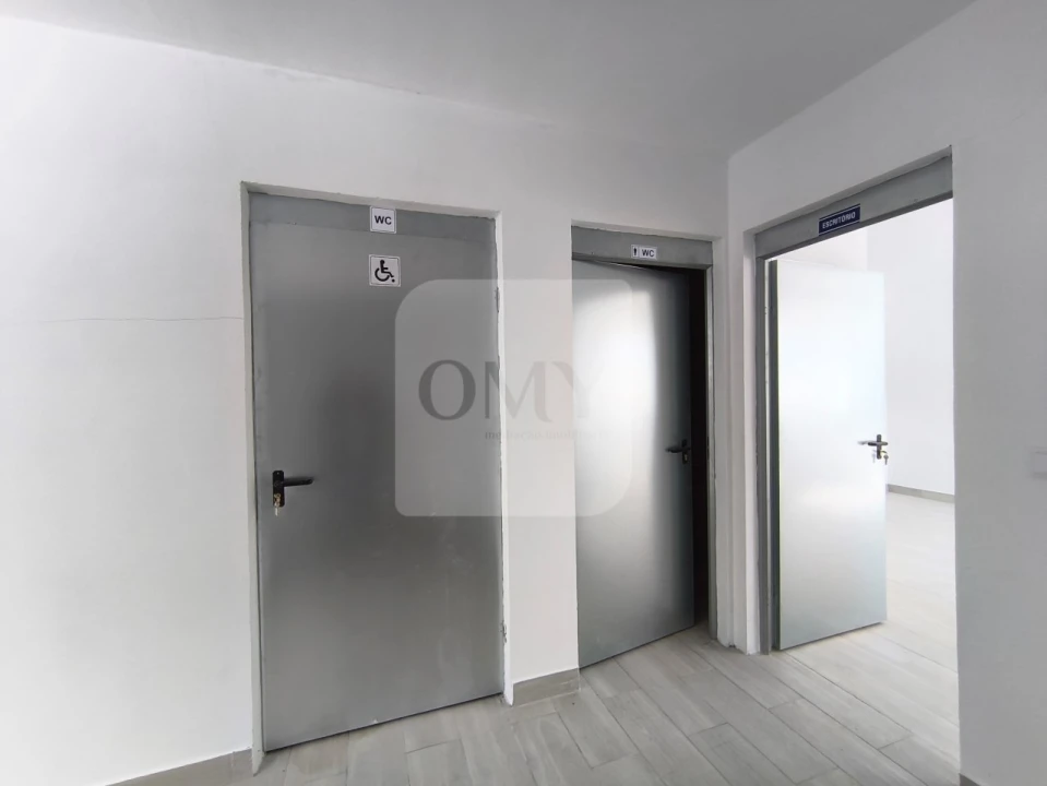 Armazém para Arrendamento em Constantim e Vale de Nogueiras Foto 6