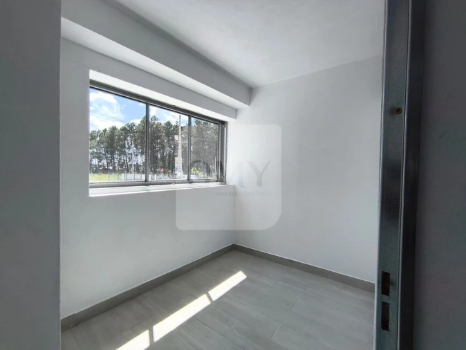 Armazém para Arrendamento em Constantim e Vale de Nogueiras Foto 9