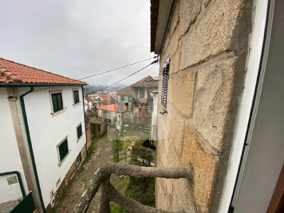 Moradia T2 para Venda em Sanfins do Douro Foto 6