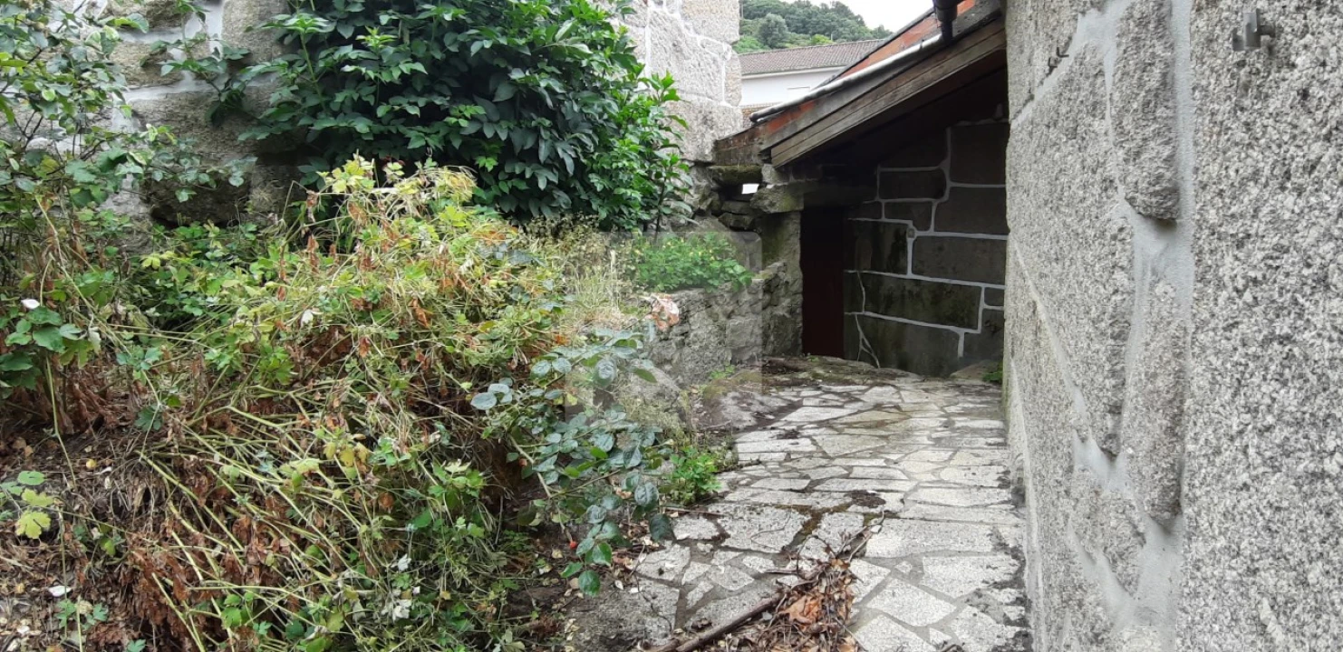 Moradia T5 para Venda em Telões Foto 3