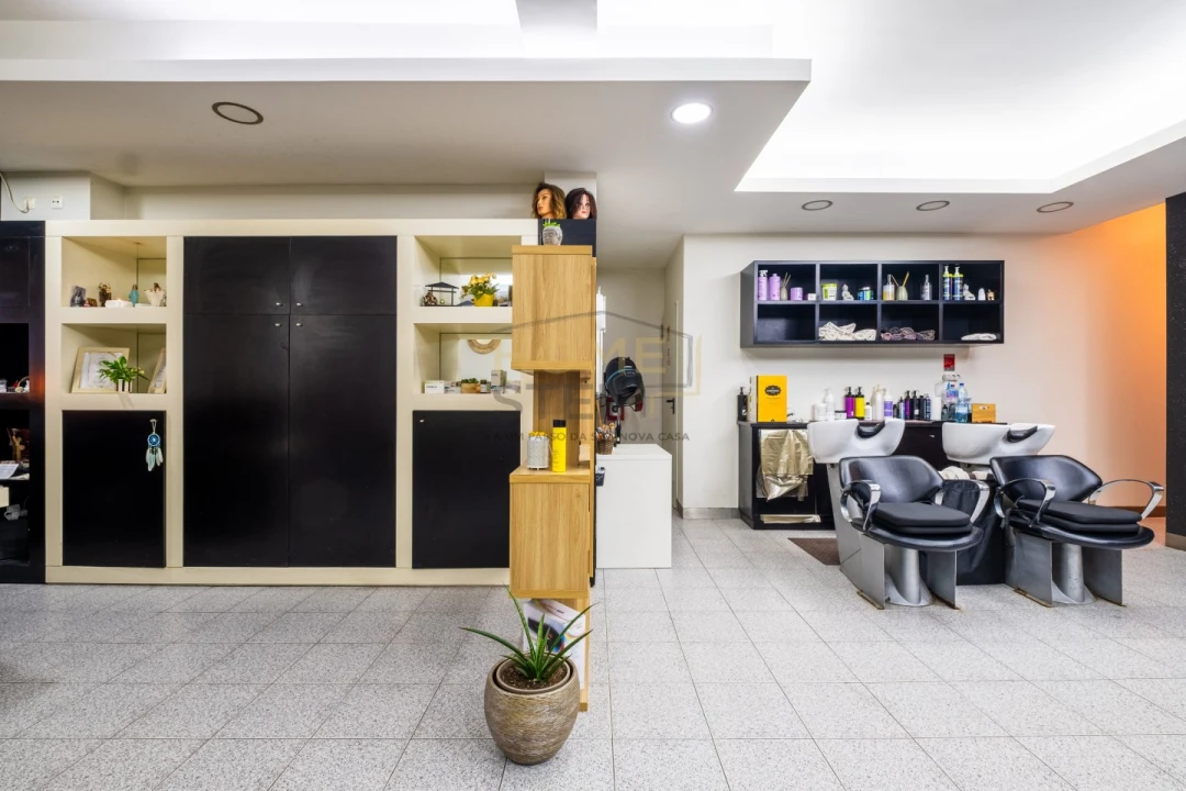 Loja para Venda em Serzedo e Perosinho Foto 4