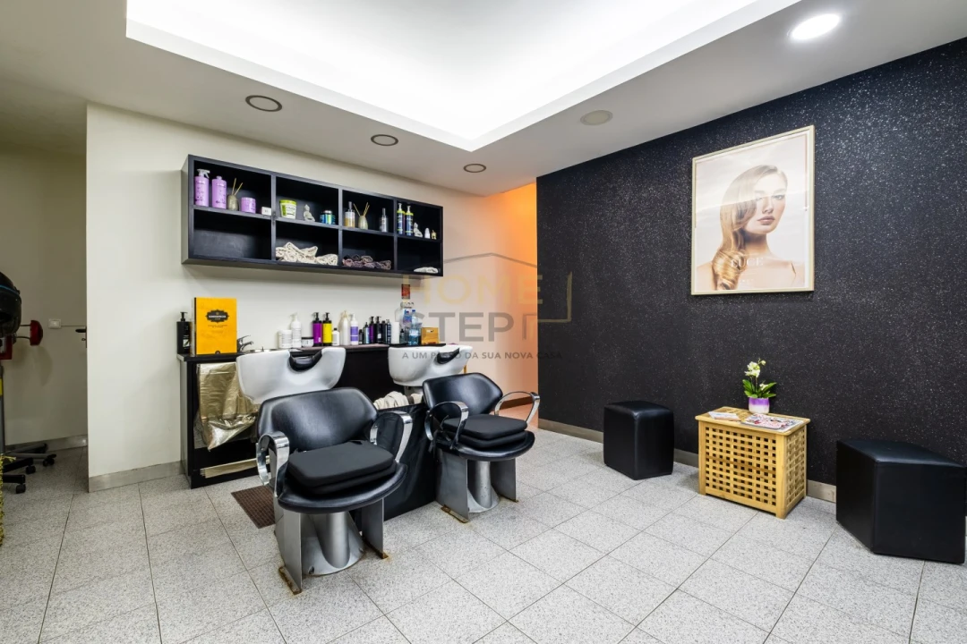 Loja para Venda em Serzedo e Perosinho Foto 10