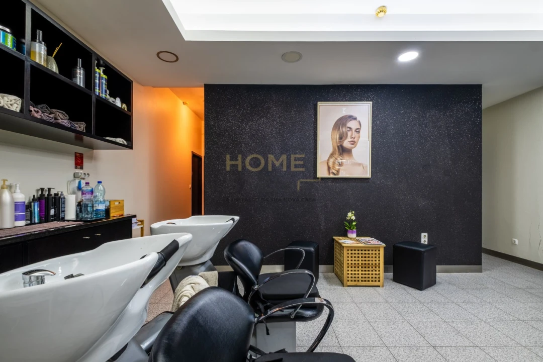 Loja para Venda em Serzedo e Perosinho Foto 15