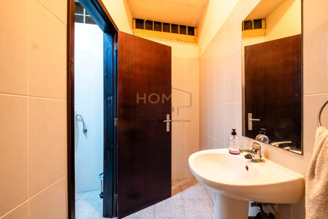 Loja para Venda em Serzedo e Perosinho Foto 19