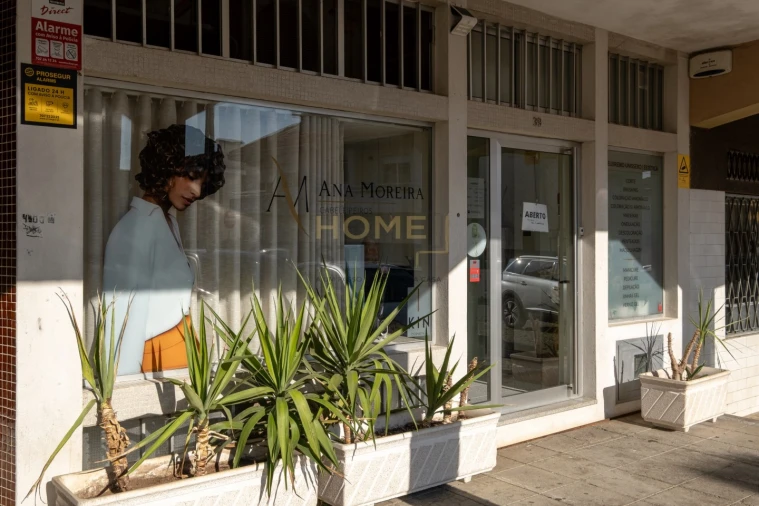 Loja para Venda em Serzedo e Perosinho Foto 2