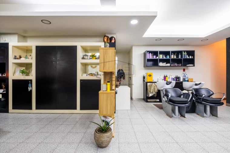 Loja para Venda em Serzedo e Perosinho Foto 4