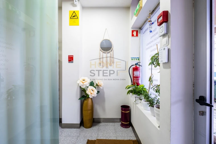 Loja para Venda em Serzedo e Perosinho Foto 7