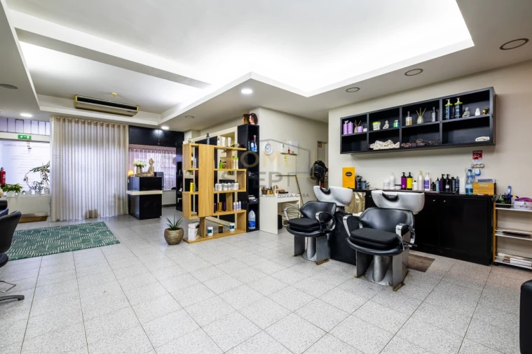 Loja para Venda em Serzedo e Perosinho Foto 9