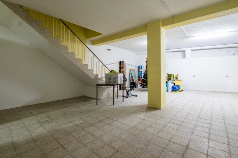 Loja para Venda em Serzedo e Perosinho Foto 27