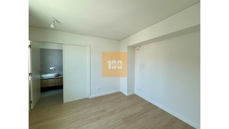 Apartamento T2 para Venda em Cedofeita, Santo Ildefonso, Sé, Miragaia, São Nicolau e Vitória Foto 8