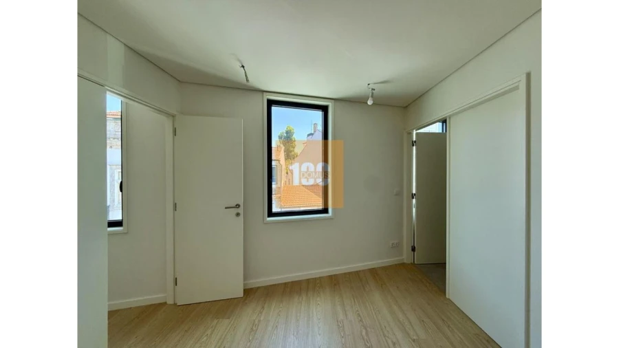 Apartamento T2 para Venda em Cedofeita, Santo Ildefonso, Sé, Miragaia, São Nicolau e Vitória Foto 9