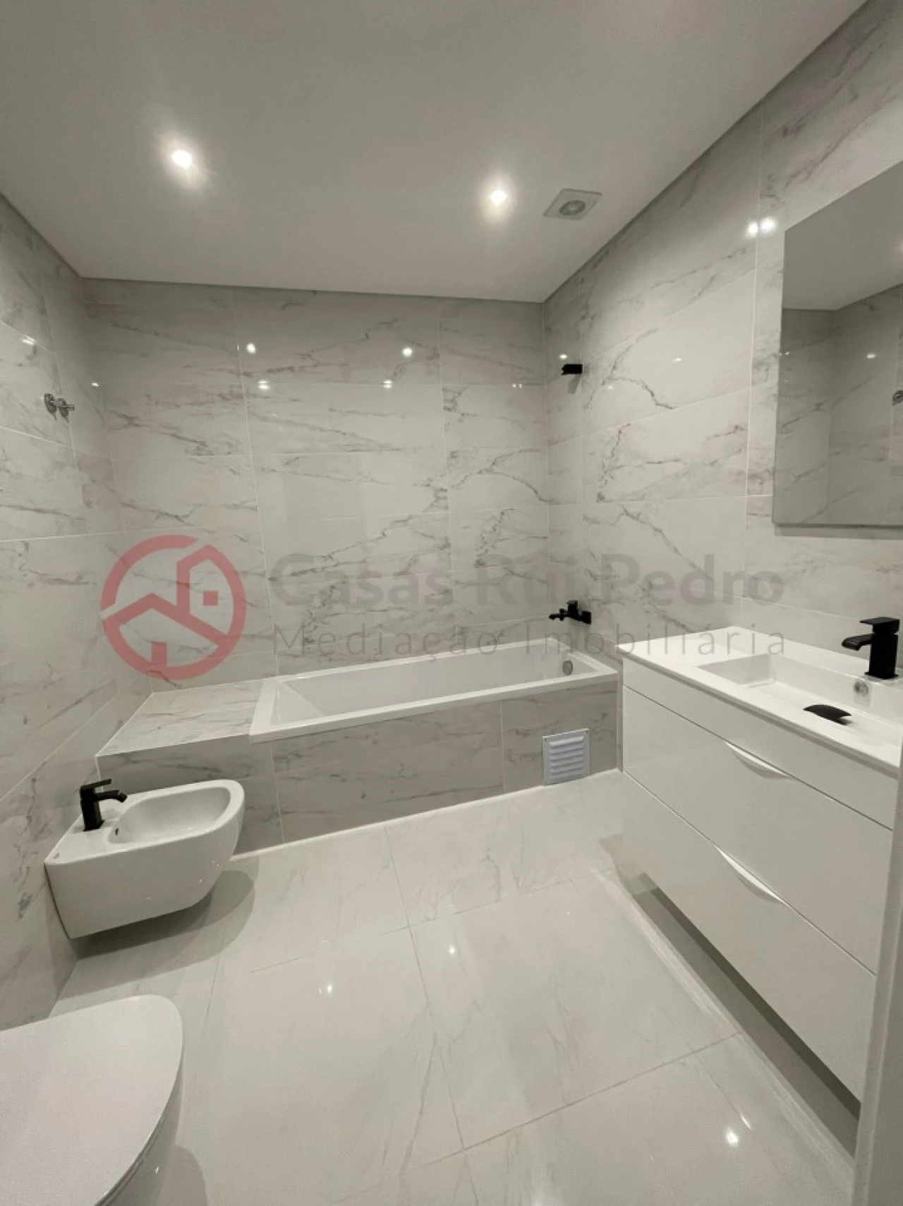 Moradia T3 para Venda em Corroios Foto 13