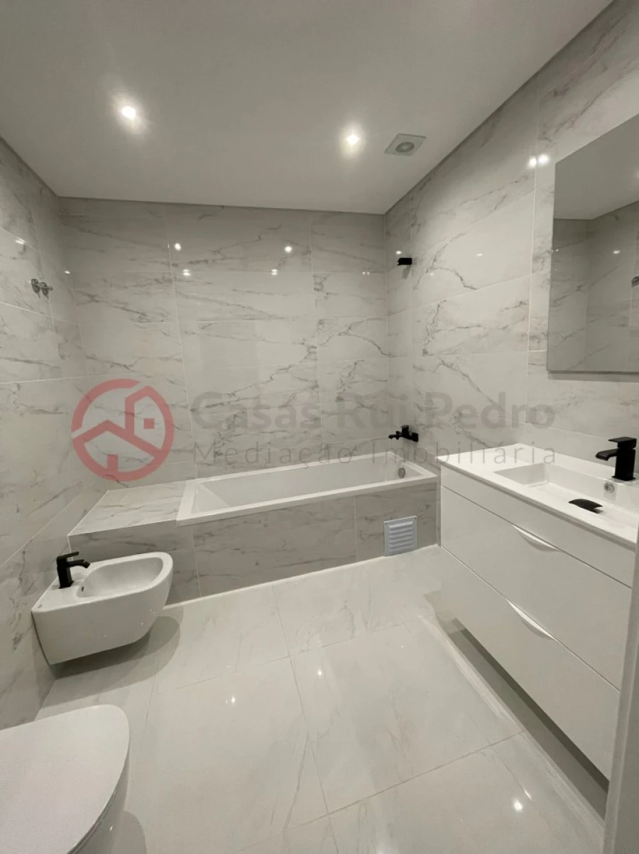 Moradia T3 para Venda em Corroios Foto 13