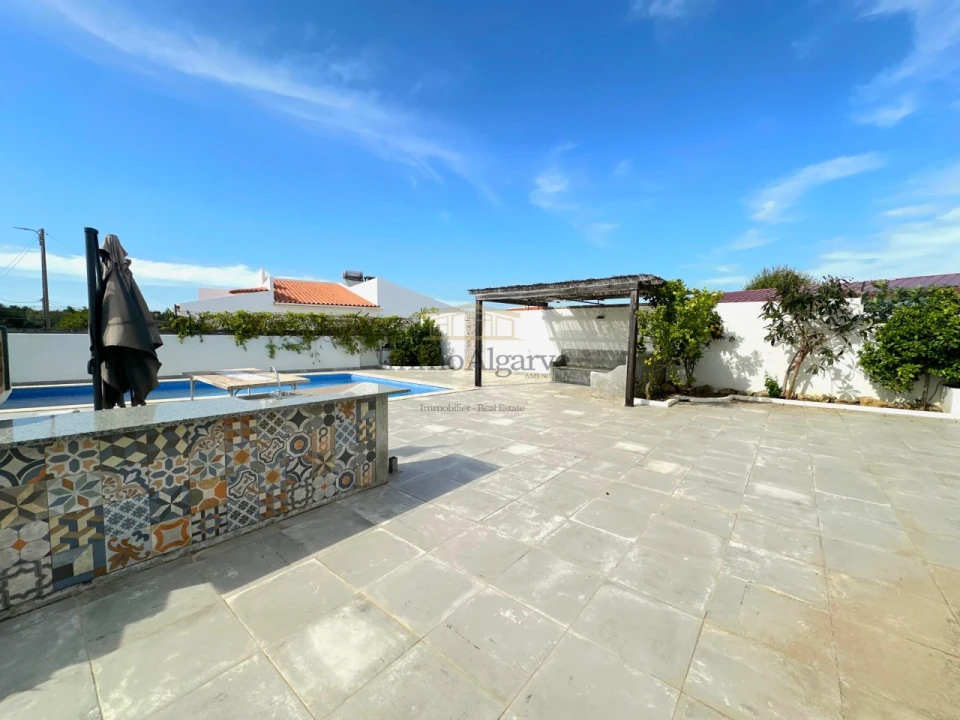 Moradia T5 para Venda em Ferreiras Foto 9