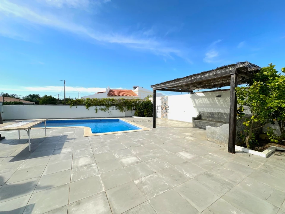 Moradia T5 para Venda em Ferreiras Foto 8