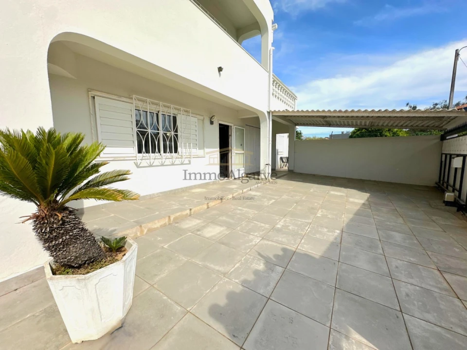 Moradia T5 para Venda em Ferreiras Foto 16