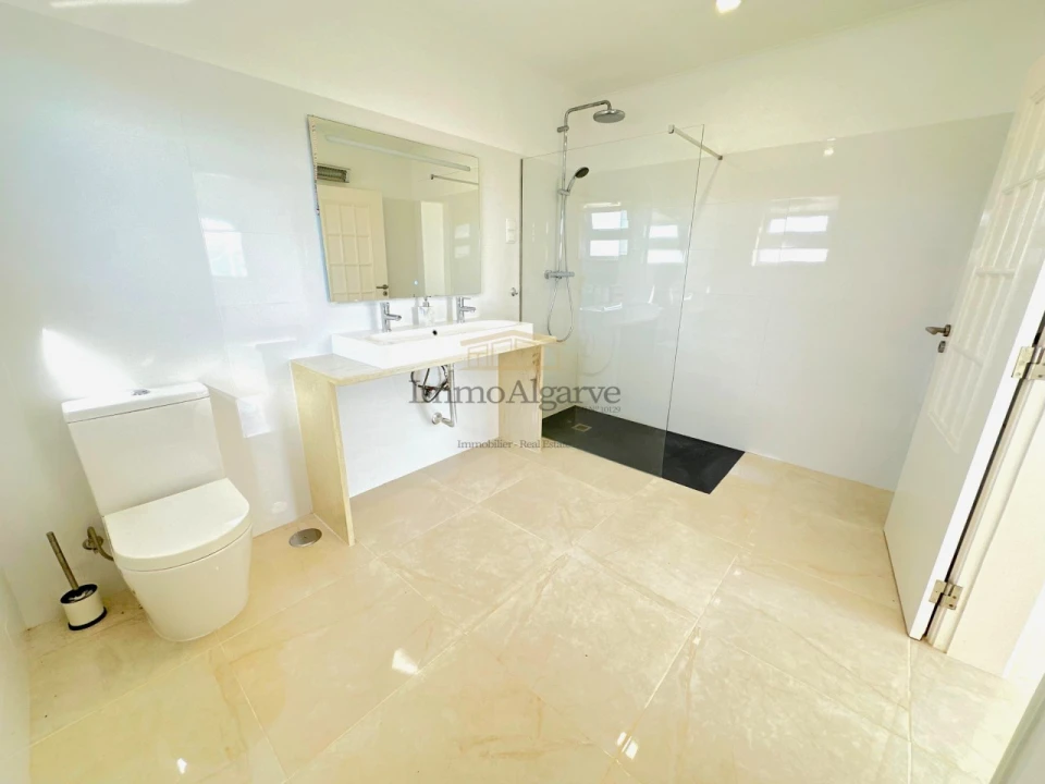 Moradia T5 para Venda em Ferreiras Foto 31