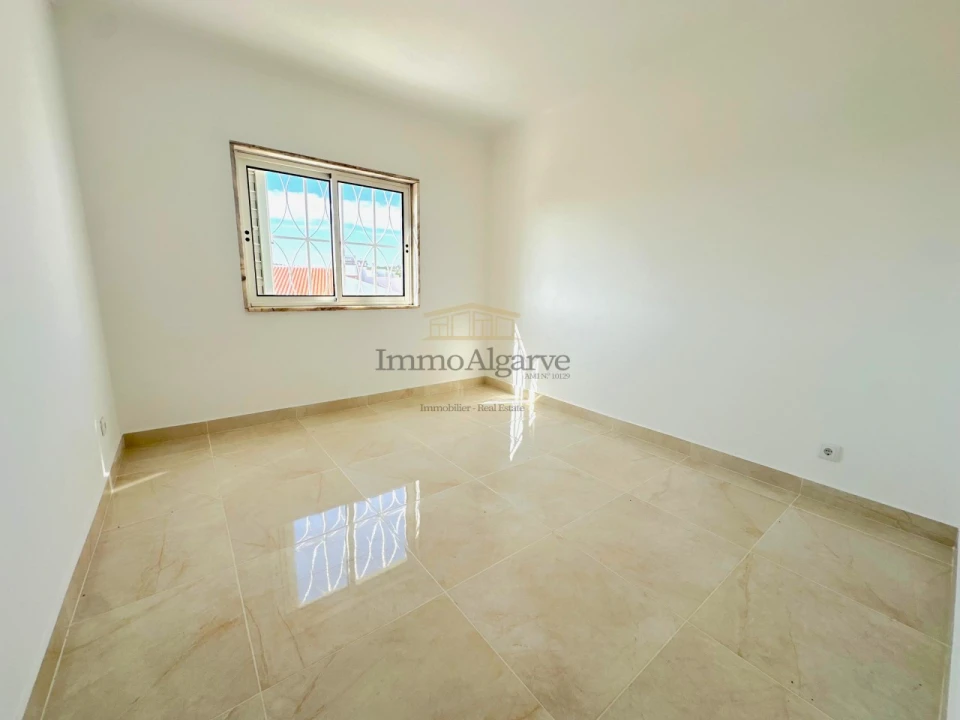 Moradia T5 para Venda em Ferreiras Foto 33