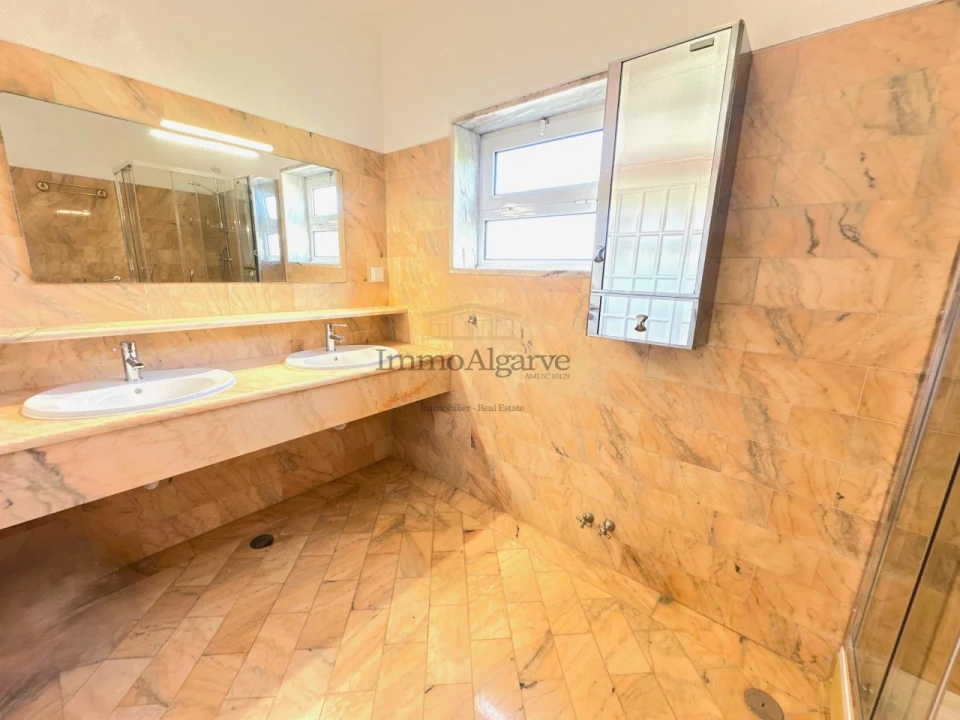 Moradia T5 para Venda em Ferreiras Foto 34