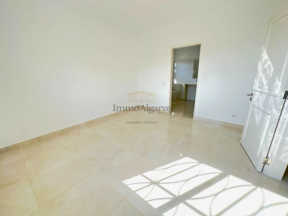 Moradia T5 para Venda em Ferreiras Foto 30