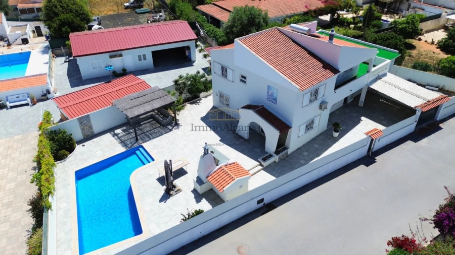 Moradia T5 para Venda em Ferreiras