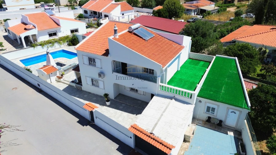 Moradia T5 para Venda em Ferreiras Foto 2