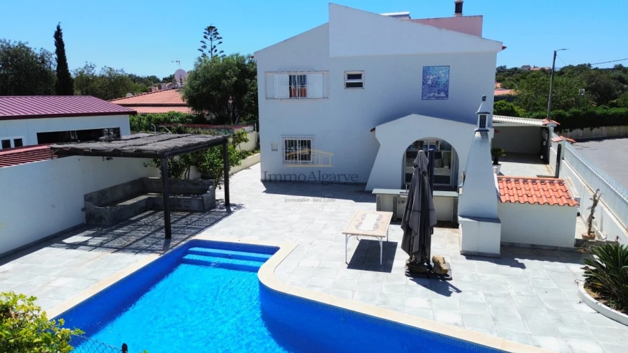 Moradia T5 para Venda em Ferreiras Foto 6