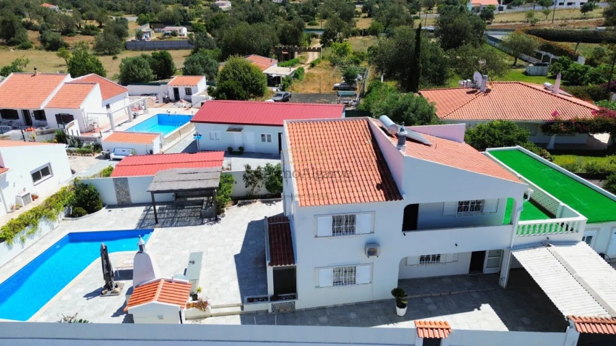 Moradia T5 para Venda em Ferreiras Foto 3