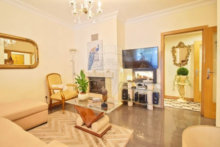 Apartamento T3 para Venda em Cidade da Maia Foto 2